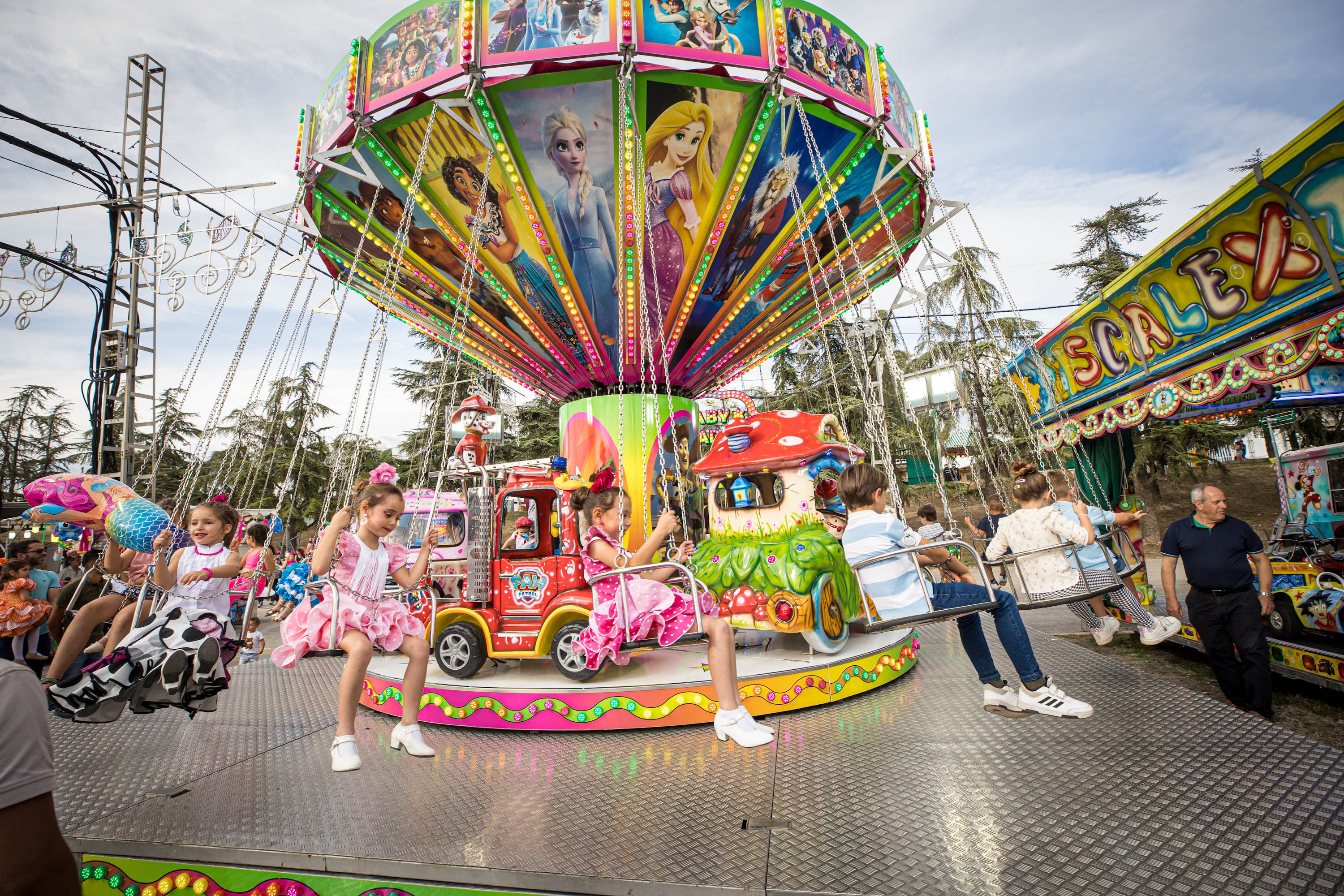 El día de los columpios &#039;baraticos&#039;, en imágenes
