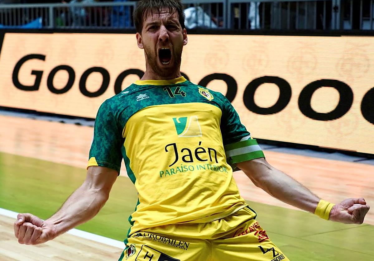 El argentino Alan Brandi celebra un tanto de esta temporada en el Olivo Arena.