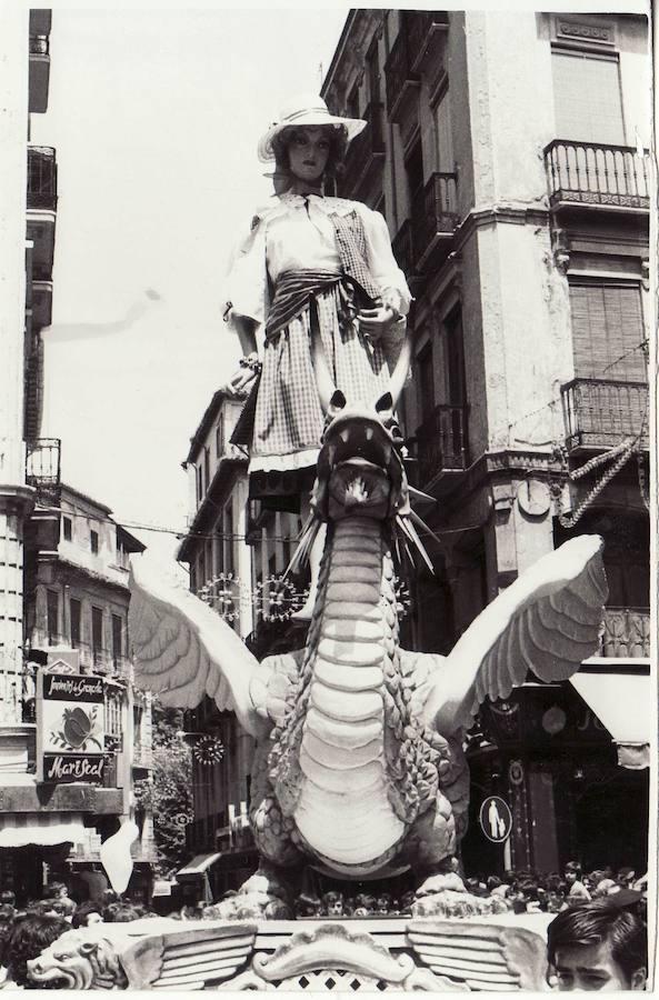 Los trajes de la Tarasca año a año desde 1936