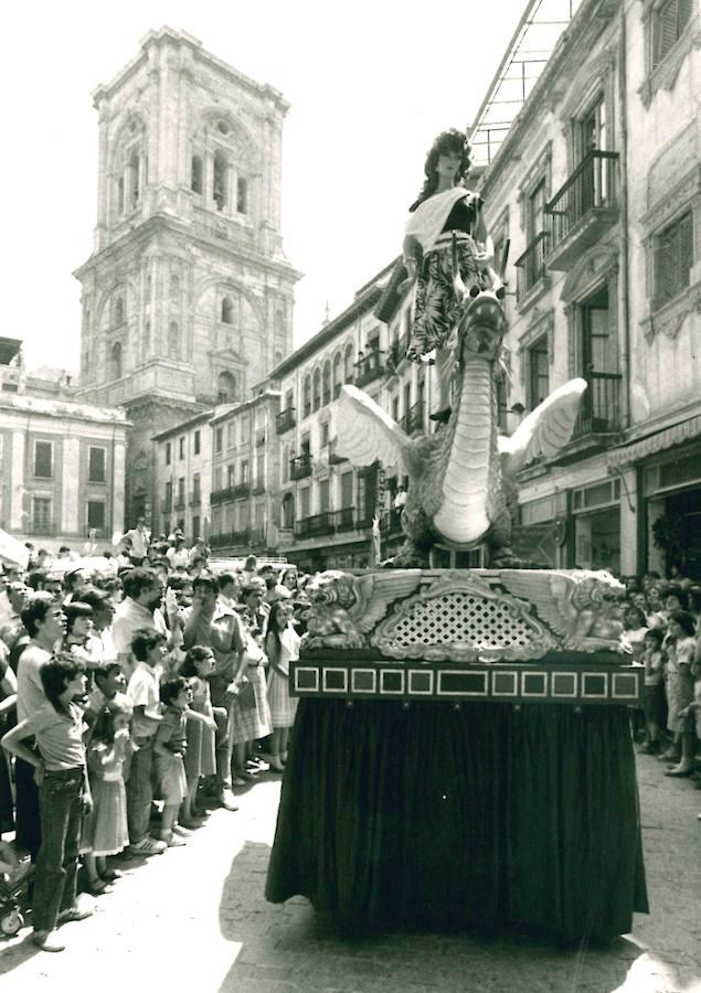 Los trajes de la Tarasca año a año desde 1936