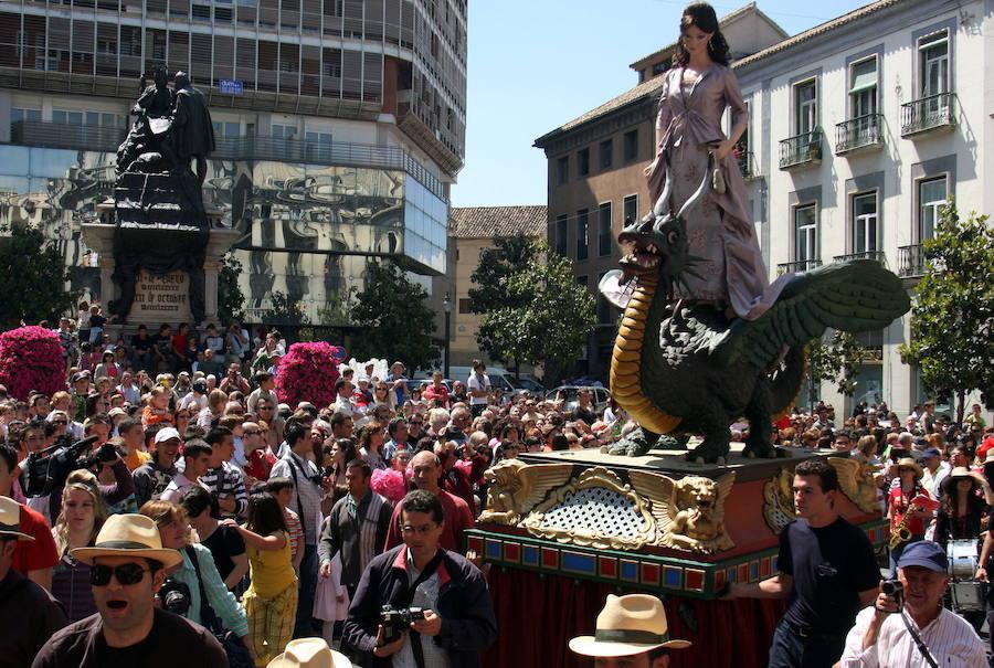 Los trajes de la Tarasca año a año desde 1936