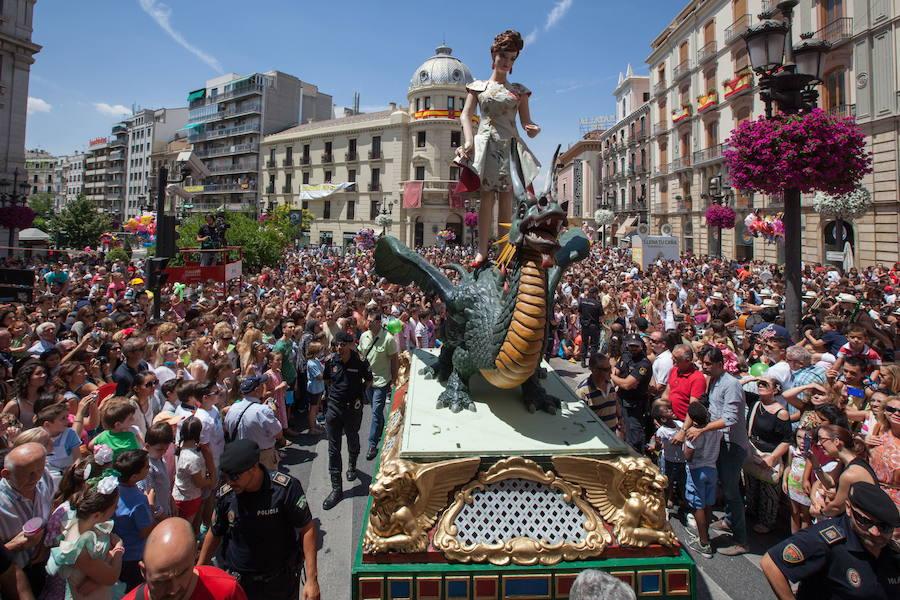 Los trajes de la Tarasca año a año desde 1936