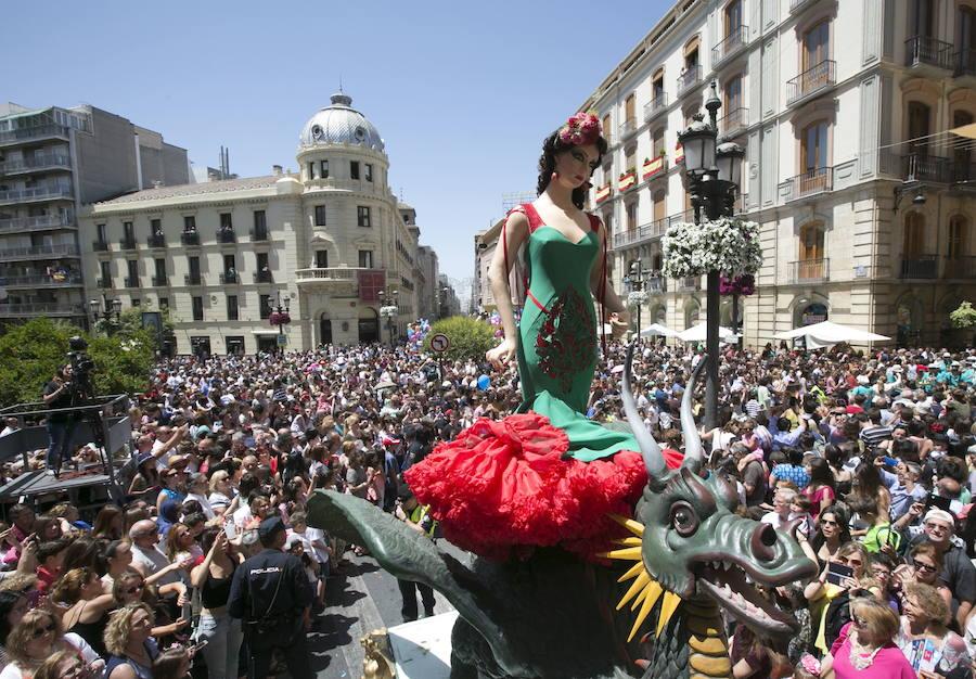 Los trajes de la Tarasca año a año desde 1936