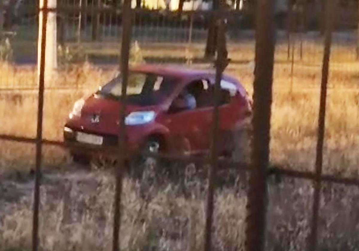 El sospechoso, momentos antes de ser detenido.