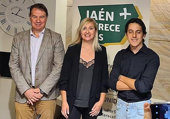 Por la izquierda, Manuel Carlos Vallejo, María Espejo y Luis García, los tres concejales de JM+.