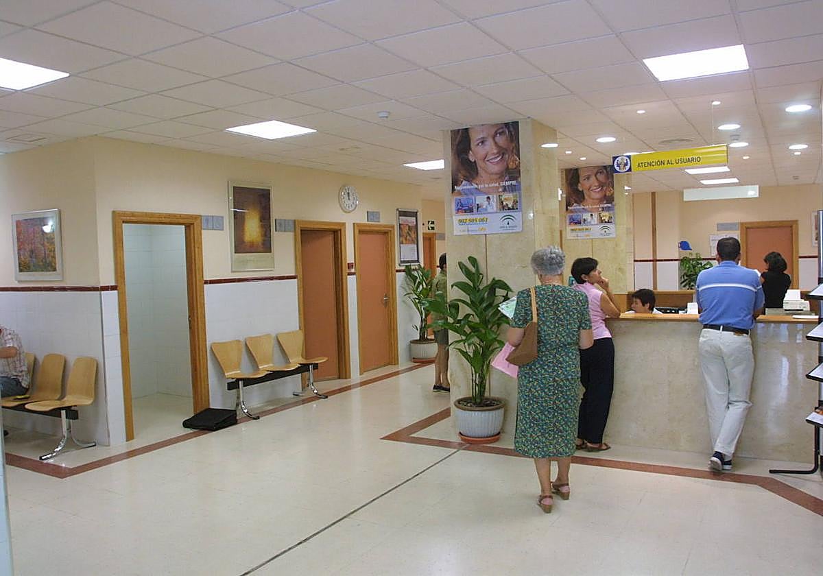 Un centro de salud de la capital granadina.