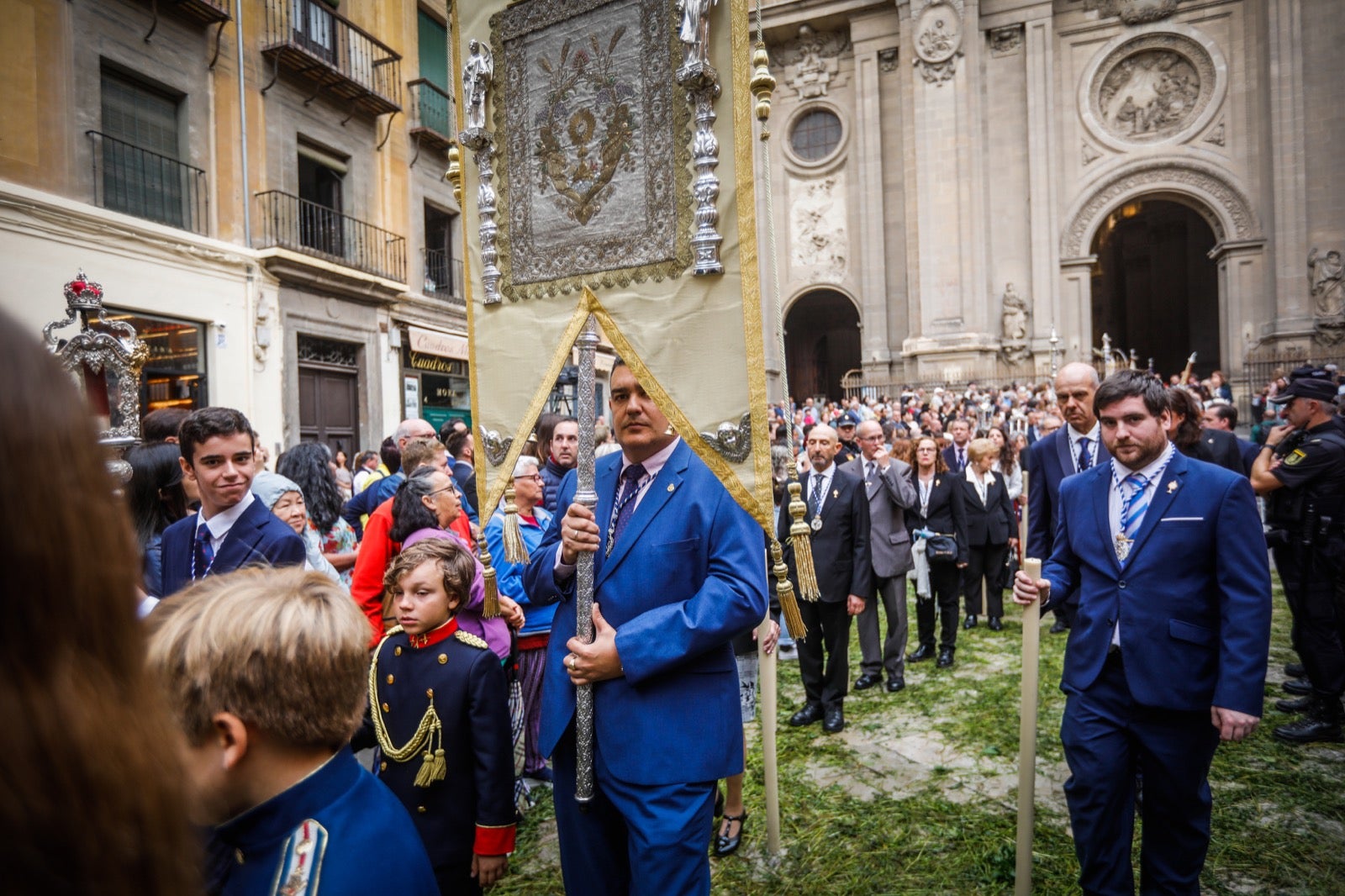 Las imágenes de la procesión del Corpus y la Tarasca por las calles de Granada