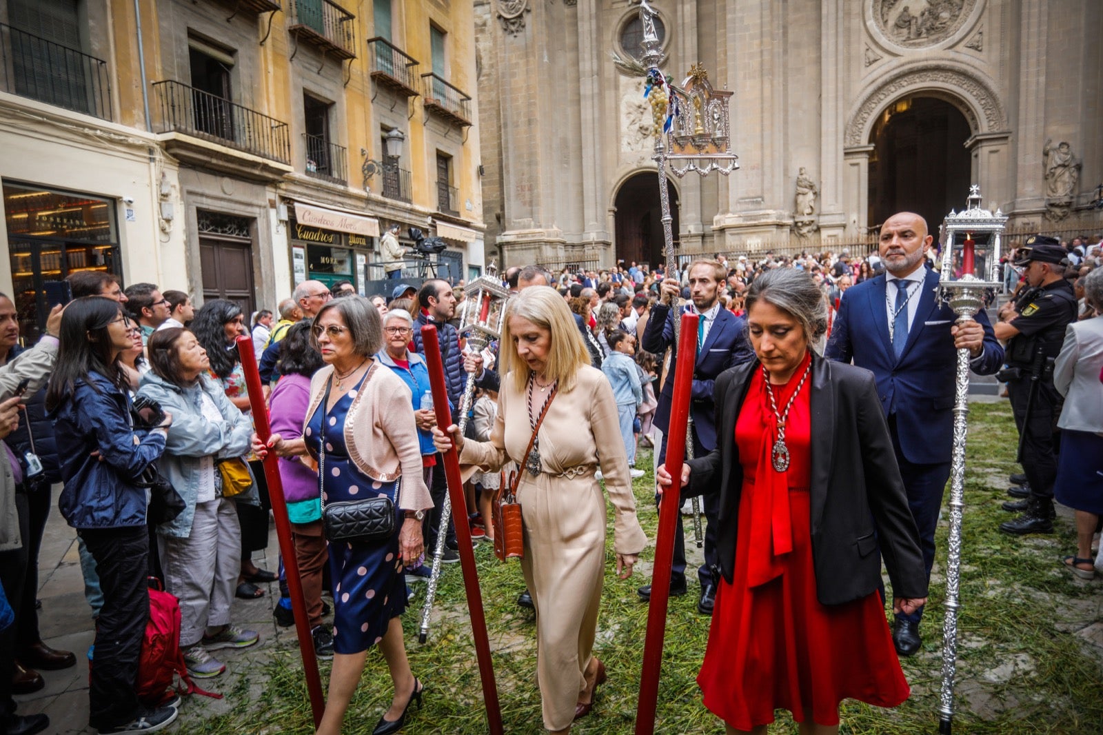 Las imágenes de la procesión del Corpus y la Tarasca por las calles de Granada