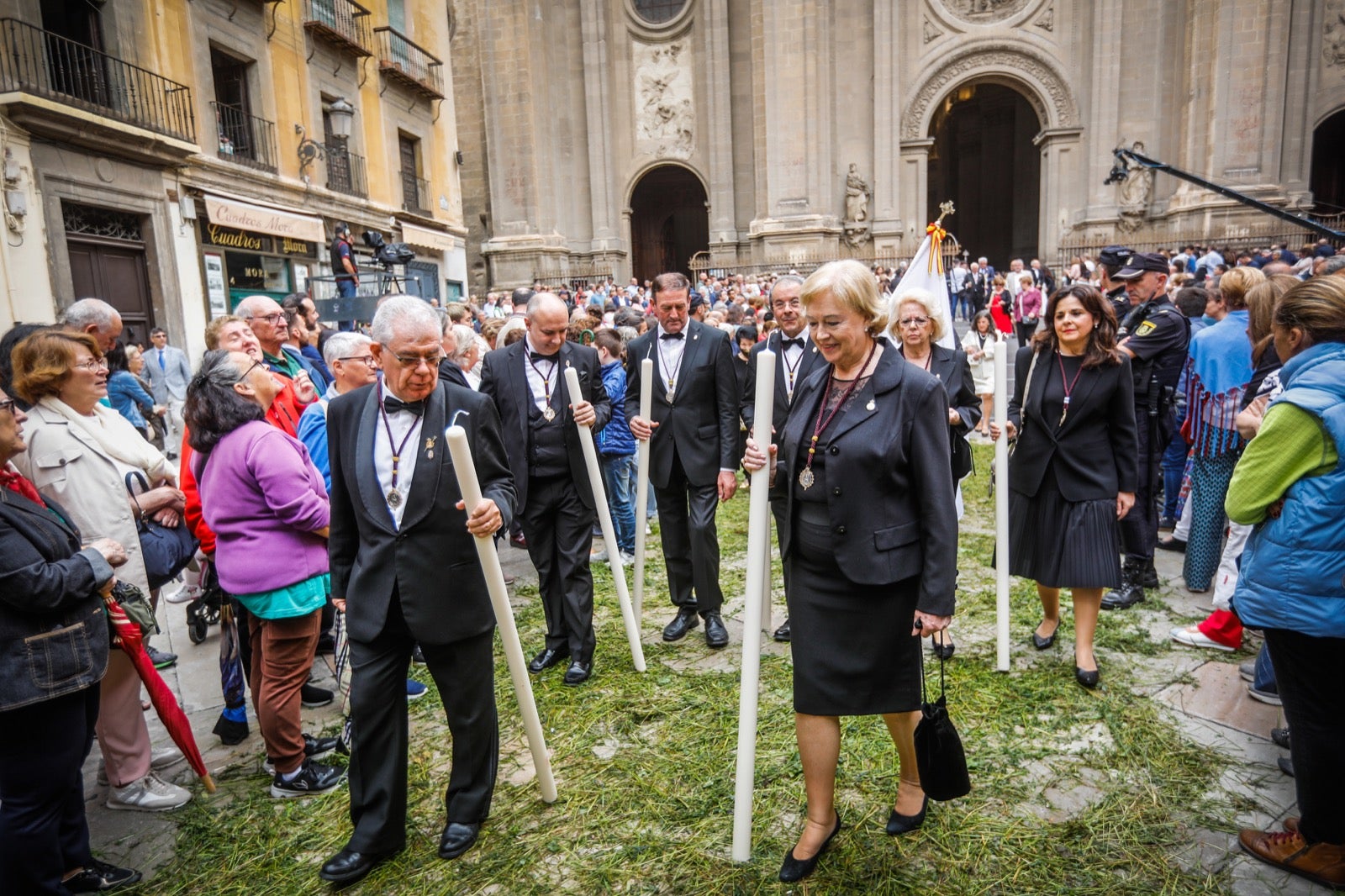 Las imágenes de la procesión del Corpus y la Tarasca por las calles de Granada