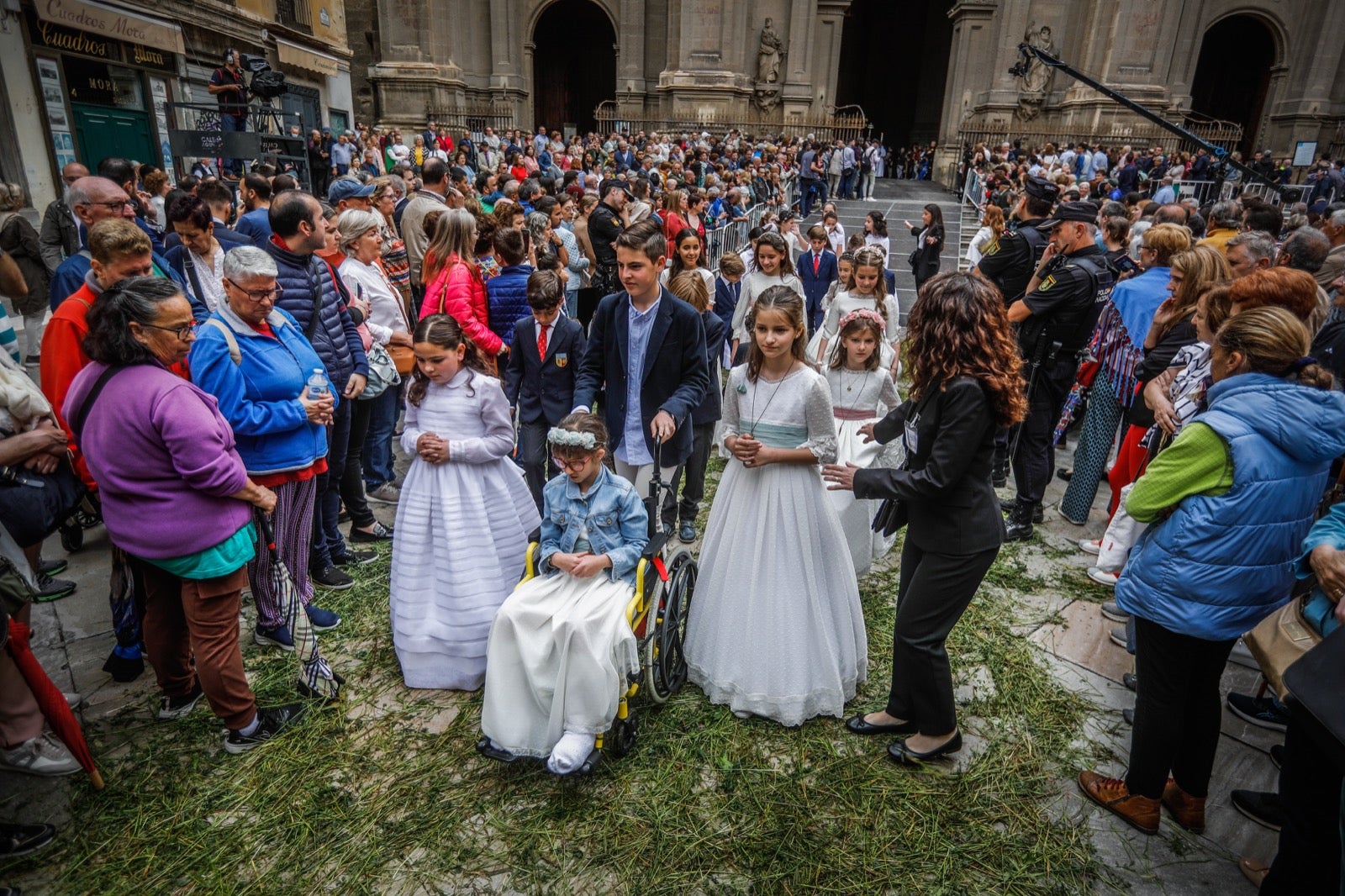 Las imágenes de la procesión del Corpus y la Tarasca por las calles de Granada