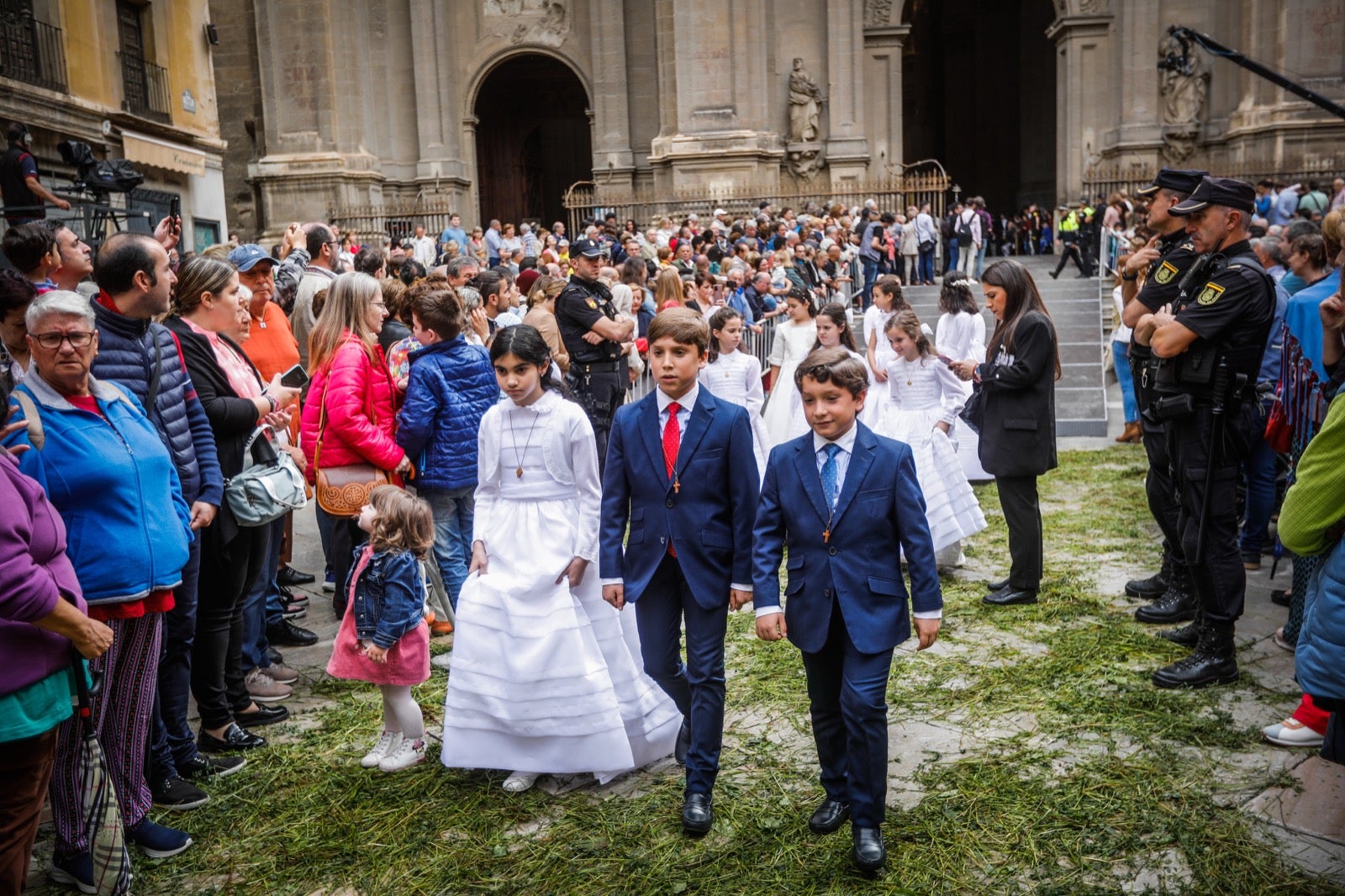 Las imágenes de la procesión del Corpus y la Tarasca por las calles de Granada