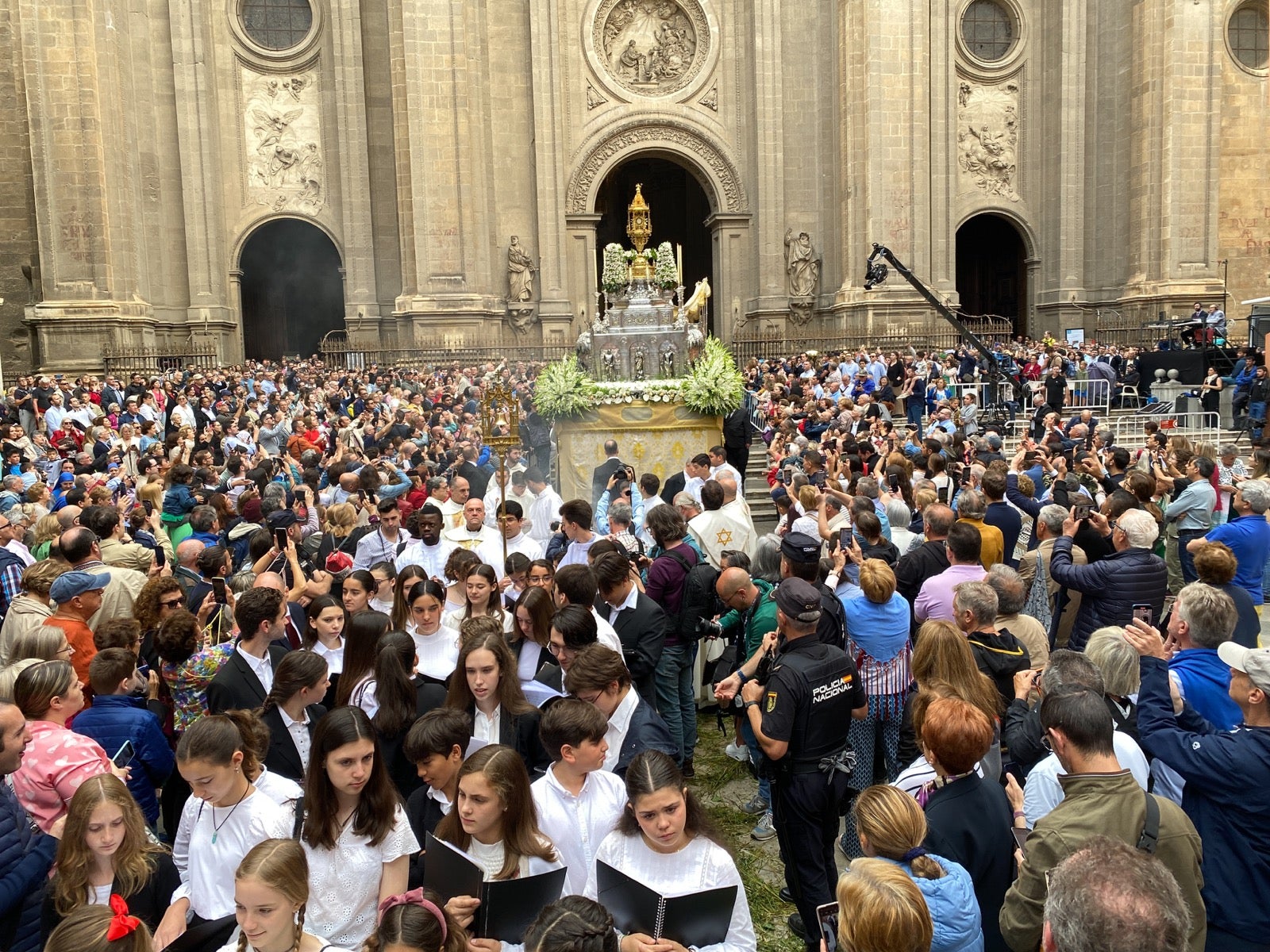 Las imágenes de la procesión del Corpus y la Tarasca por las calles de Granada