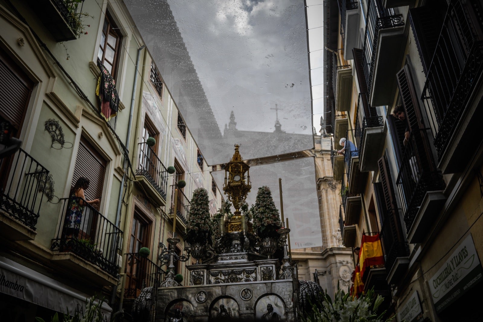 Las imágenes de la procesión del Corpus y la Tarasca por las calles de Granada