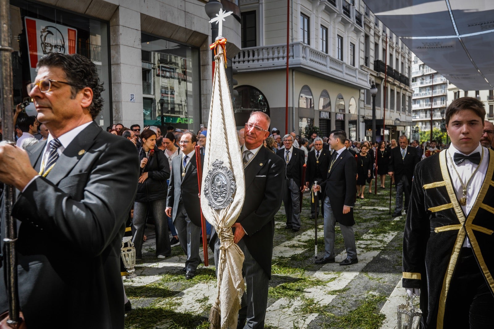 Las imágenes de la procesión del Corpus y la Tarasca por las calles de Granada