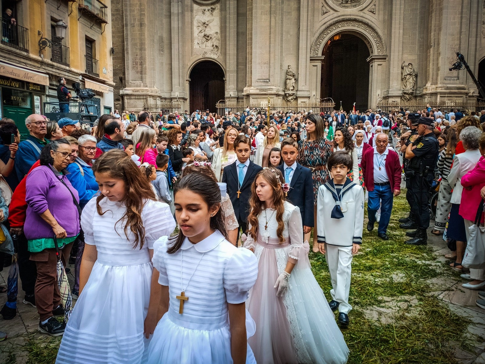 Las imágenes de la procesión del Corpus y la Tarasca por las calles de Granada