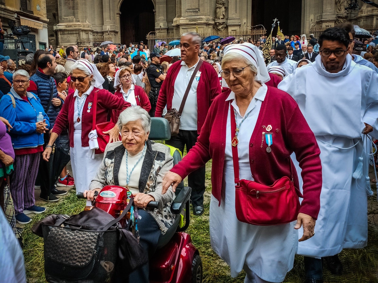 Las imágenes de la procesión del Corpus y la Tarasca por las calles de Granada