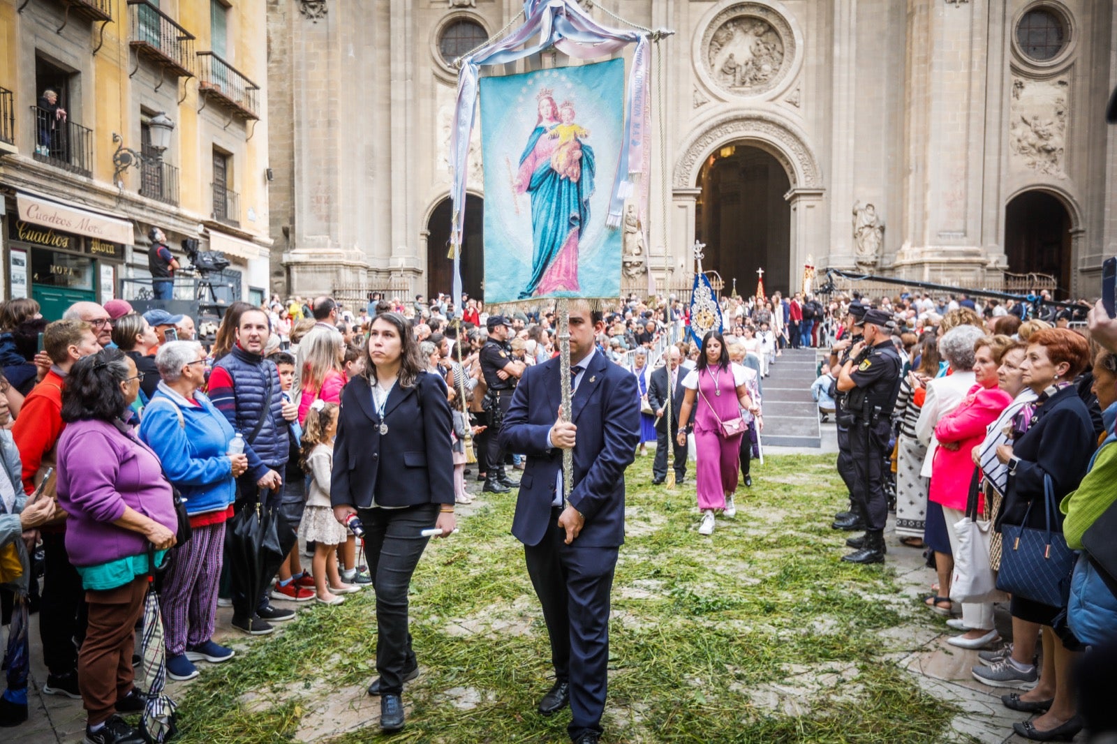 Las imágenes de la procesión del Corpus y la Tarasca por las calles de Granada