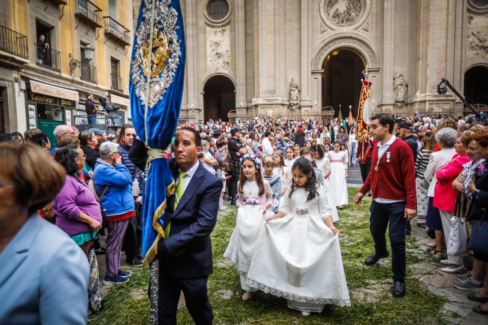 Las imágenes de la procesión del Corpus y la Tarasca por las calles de Granada