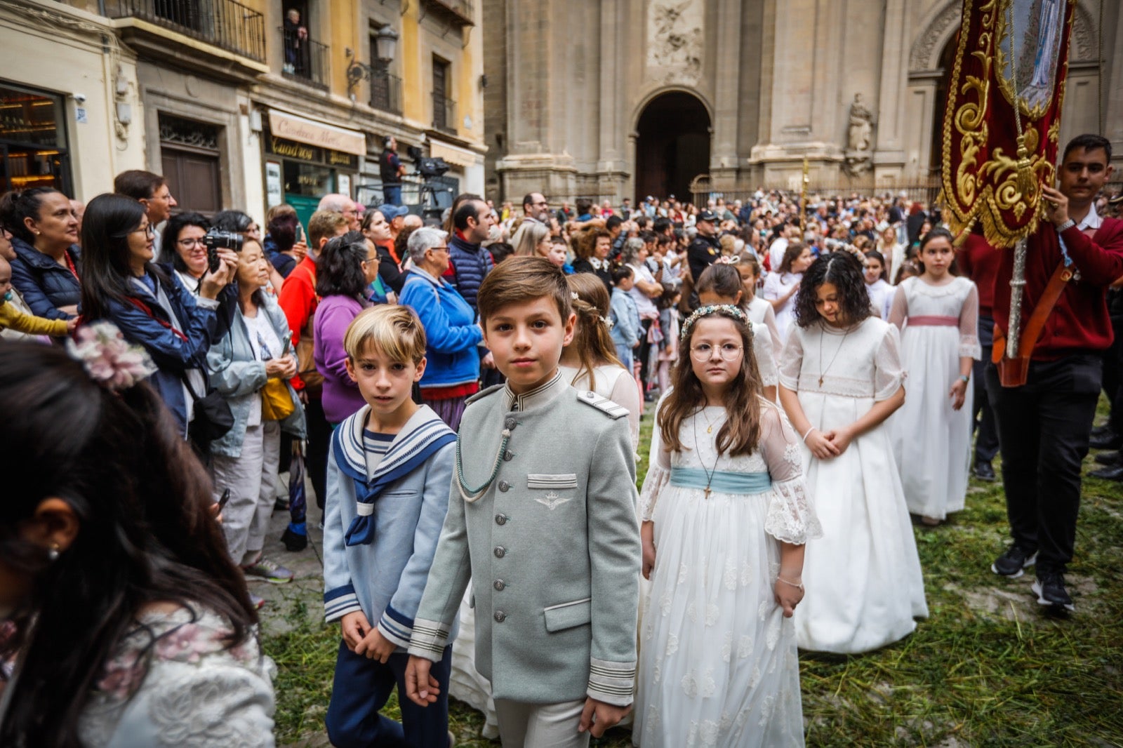 Las imágenes de la procesión del Corpus y la Tarasca por las calles de Granada