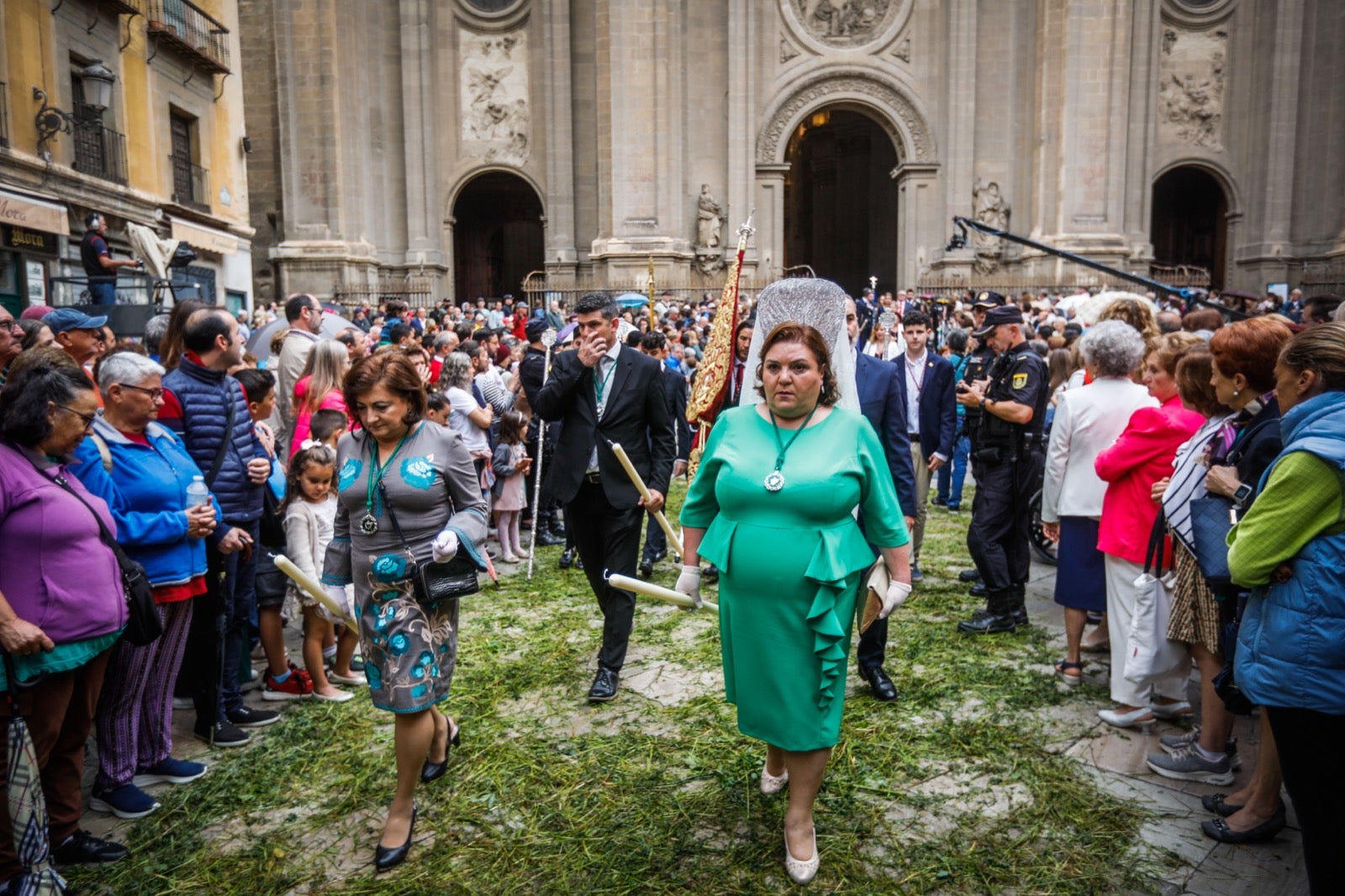 Las imágenes de la procesión del Corpus y la Tarasca por las calles de Granada