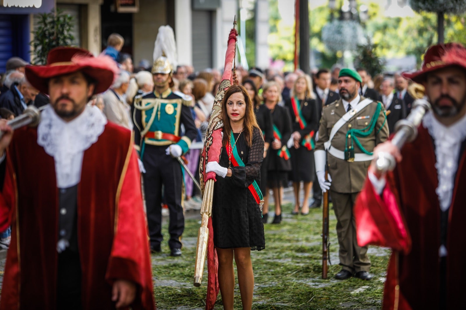 Las imágenes de la procesión del Corpus y la Tarasca por las calles de Granada