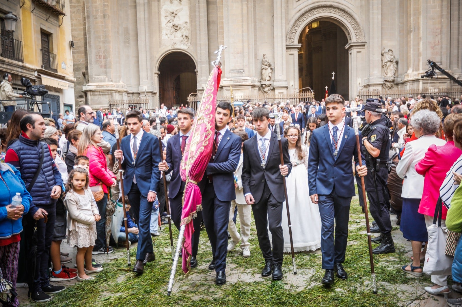 Las imágenes de la procesión del Corpus y la Tarasca por las calles de Granada