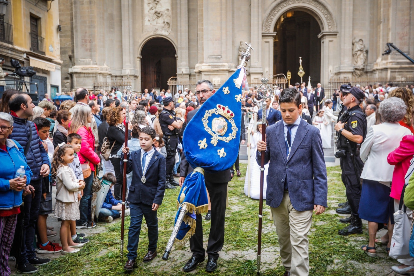 Las imágenes de la procesión del Corpus y la Tarasca por las calles de Granada