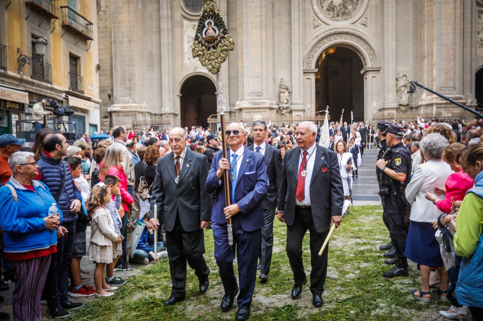 Las imágenes de la procesión del Corpus y la Tarasca por las calles de Granada