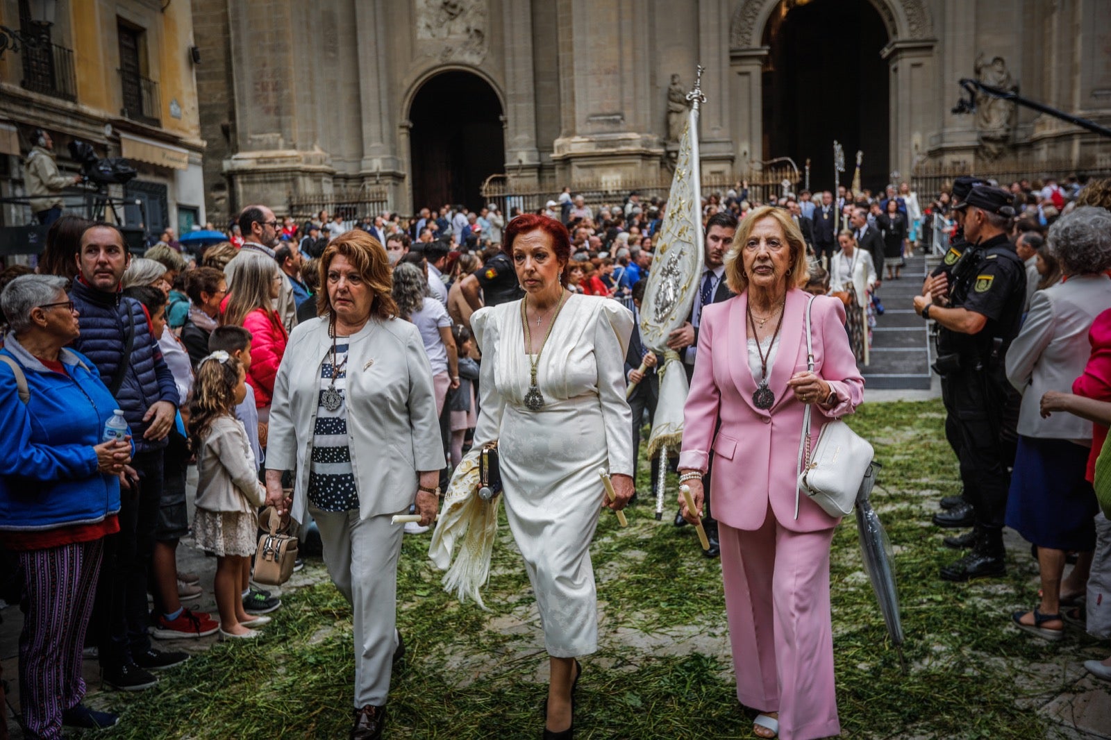 Las imágenes de la procesión del Corpus y la Tarasca por las calles de Granada