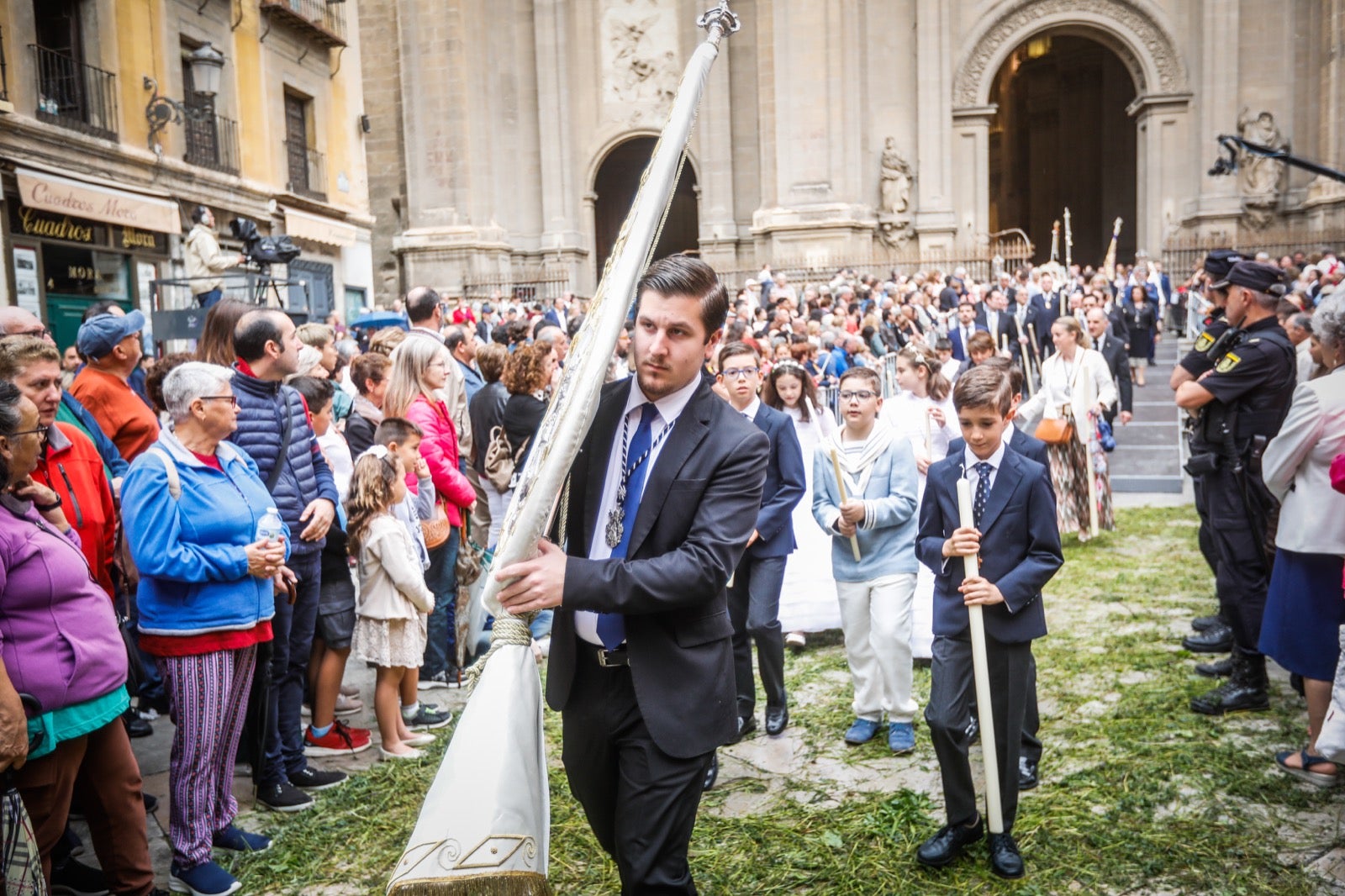 Las imágenes de la procesión del Corpus y la Tarasca por las calles de Granada