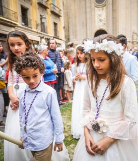 Imagen secundaria 2 - Distintos momentos de la procesión de este jueves