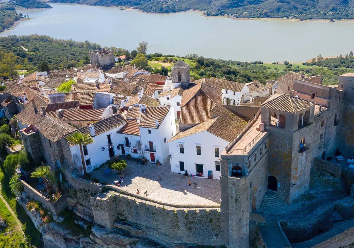 Los pueblos más bonitos de España que parecen sacados de un cuento de hadas Pueblo-andaluz-k2z-U200499392765yO-1200x840@Ideal