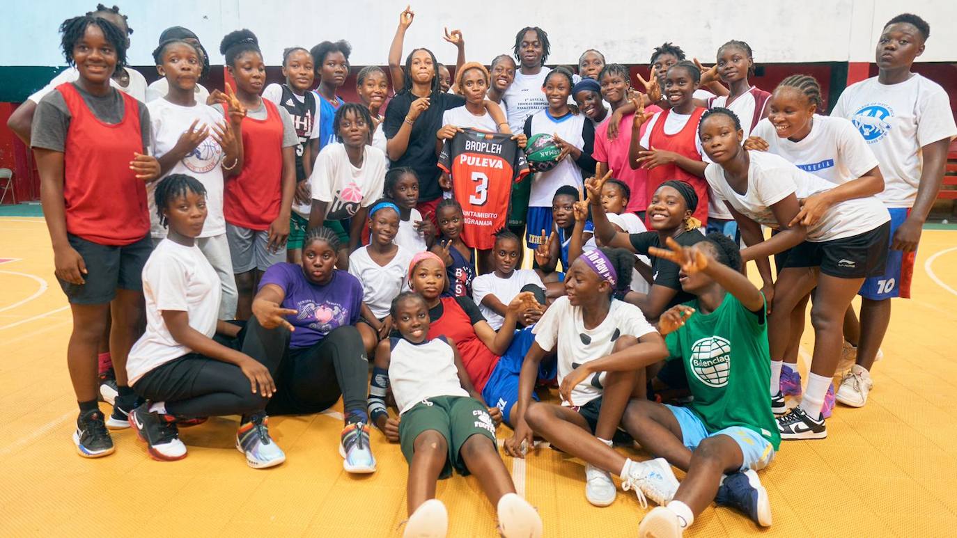 Thomas Bropleh ha pasado dos días entrenando con un centenar de chavales liberianos.