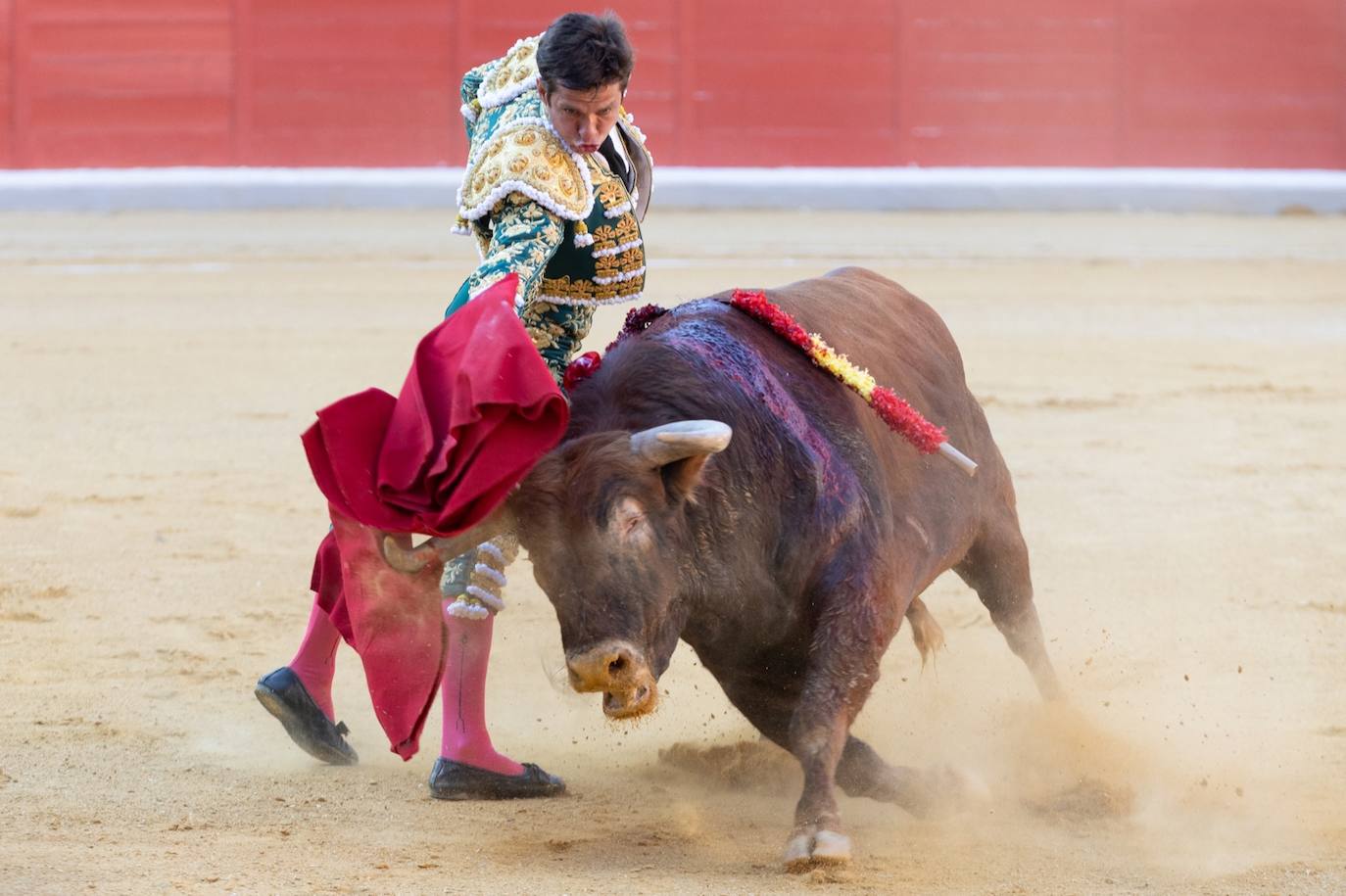 Las imágenes de la tarde triunfal de El Juli, Roca Rey y Tomás Rufo