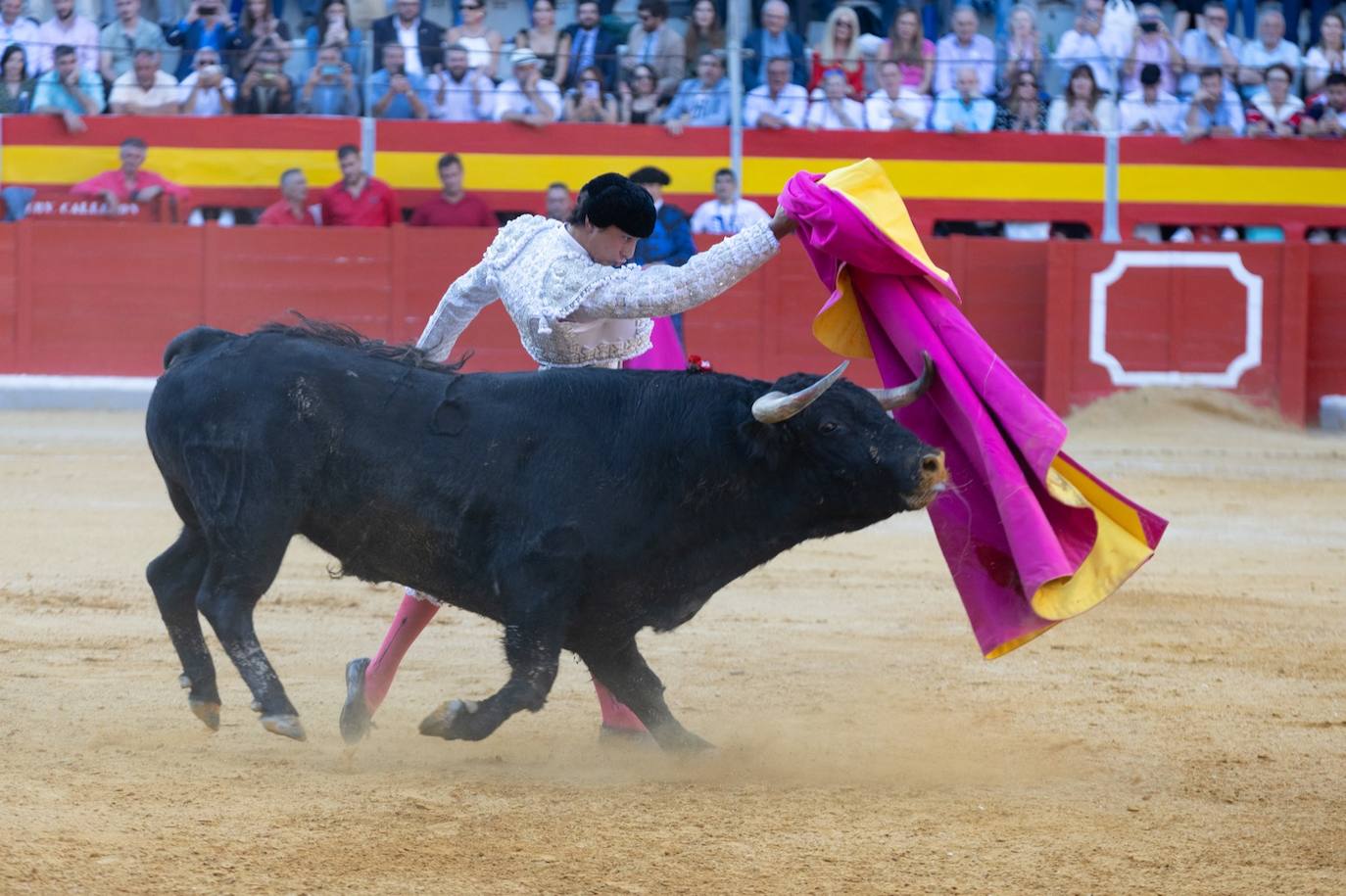 Las imágenes de la tarde triunfal de El Juli, Roca Rey y Tomás Rufo
