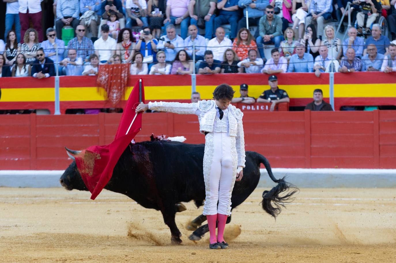 Las imágenes de la tarde triunfal de El Juli, Roca Rey y Tomás Rufo
