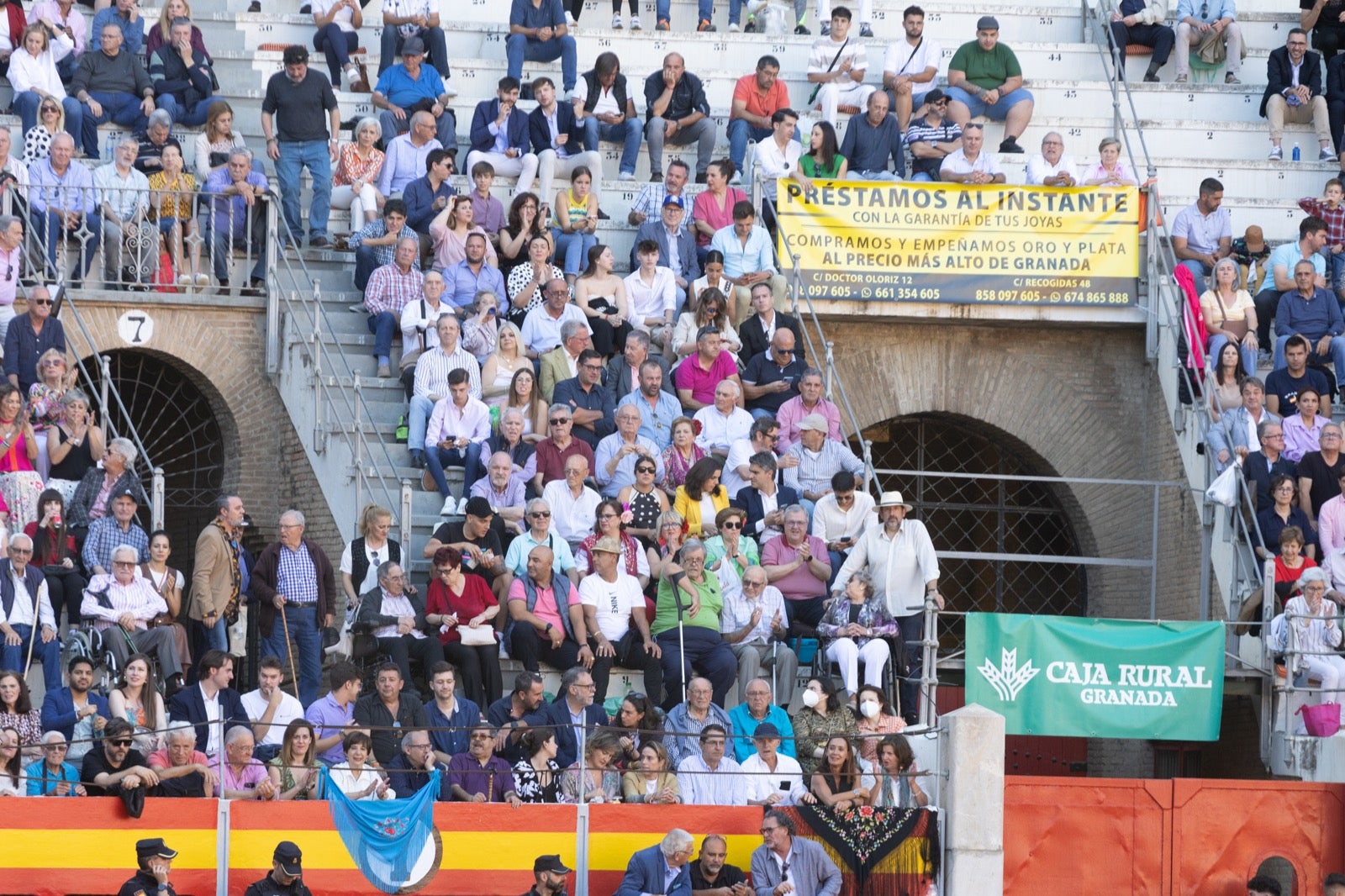 Encuéntrate en la plaza de toros de Granada en la tarde del viernes