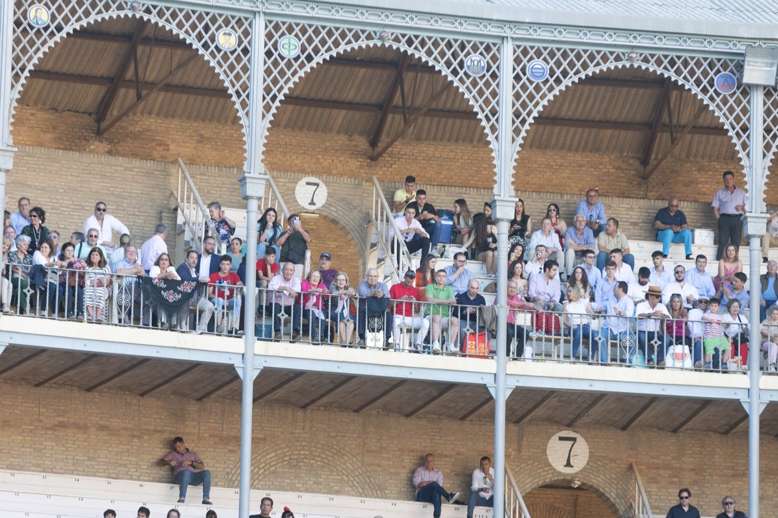 Encuéntrate en la plaza de toros de Granada en la tarde del viernes
