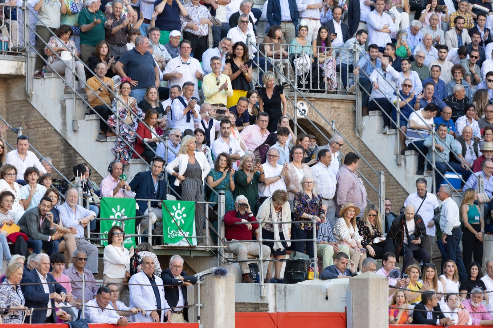 Encuéntrate en la plaza de toros de Granada en la tarde del viernes
