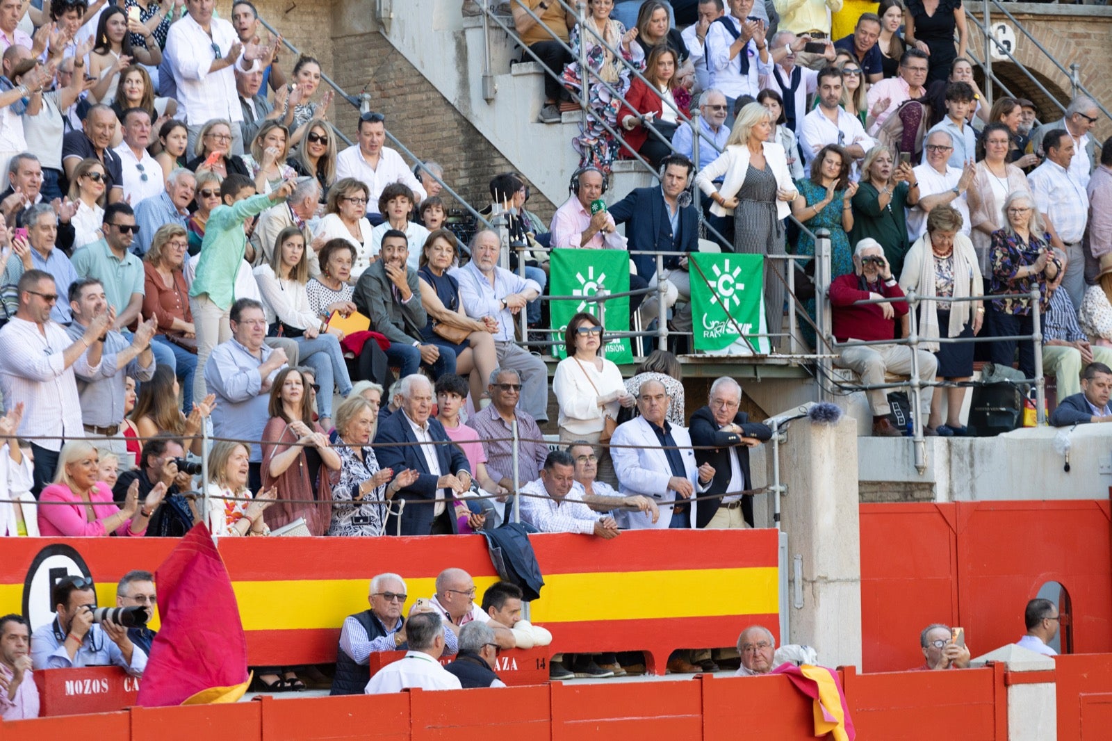 Encuéntrate en la plaza de toros de Granada en la tarde del viernes