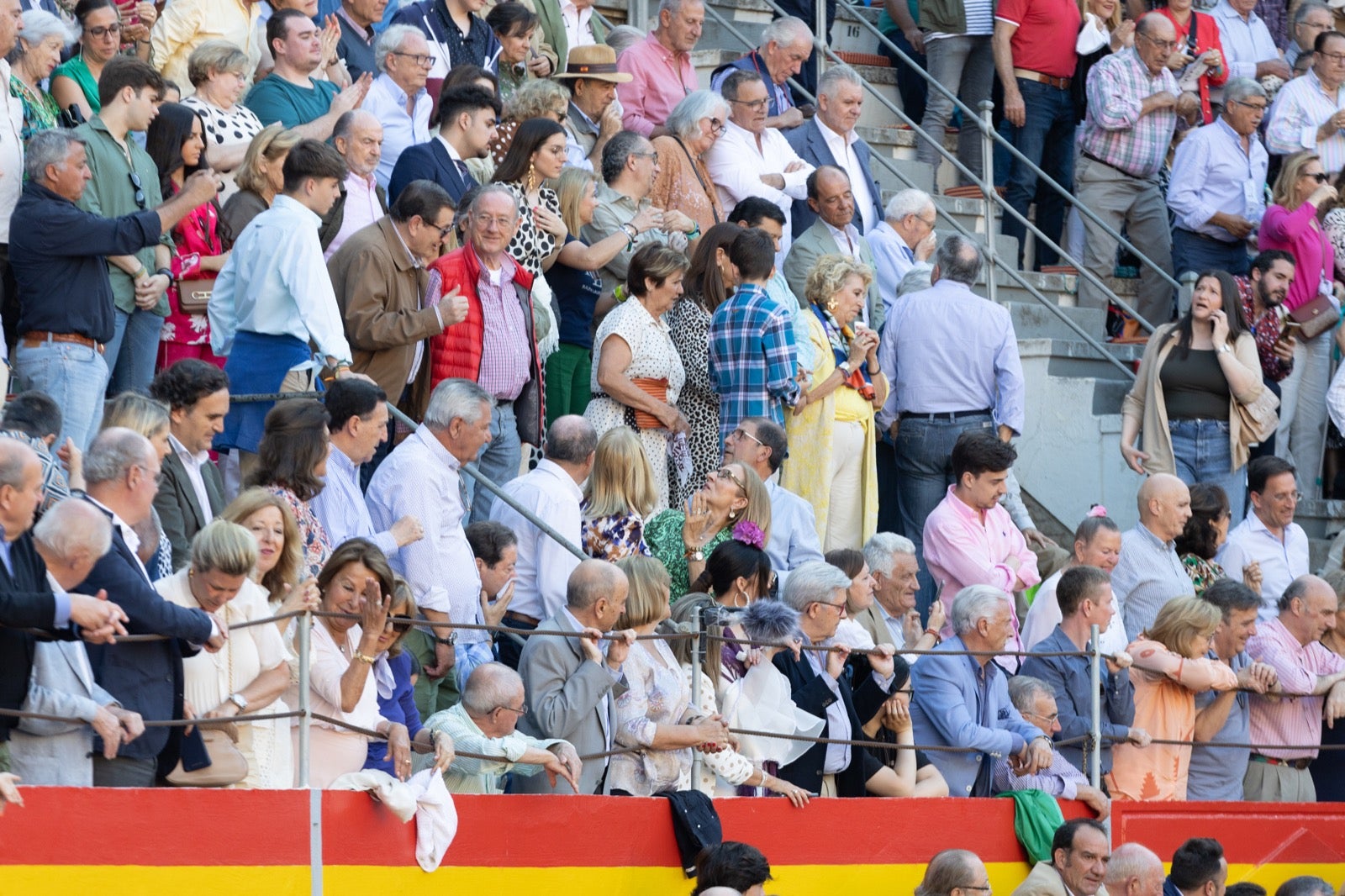 Encuéntrate en la plaza de toros de Granada en la tarde del viernes