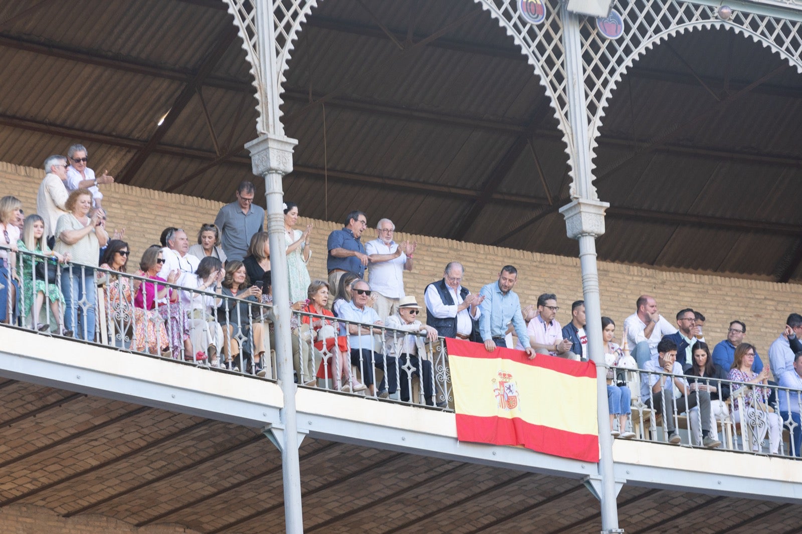 Encuéntrate en la plaza de toros de Granada en la tarde del viernes