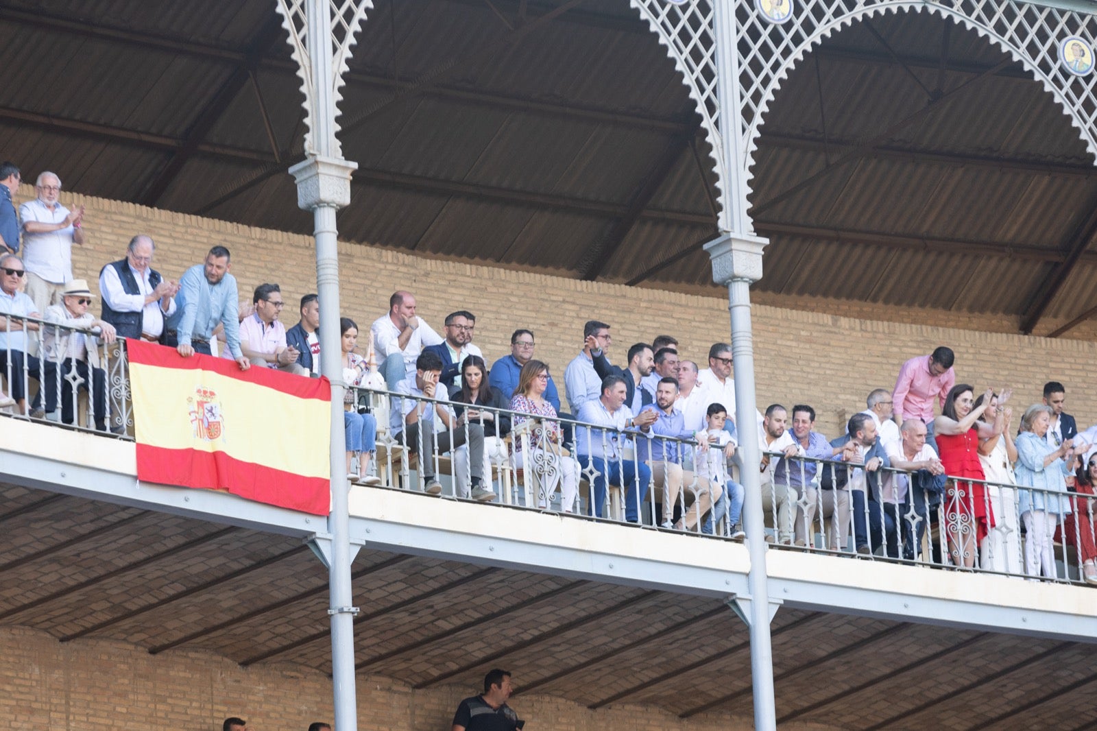 Encuéntrate en la plaza de toros de Granada en la tarde del viernes