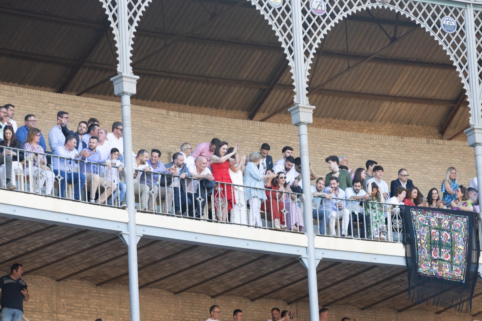 Encuéntrate en la plaza de toros de Granada en la tarde del viernes