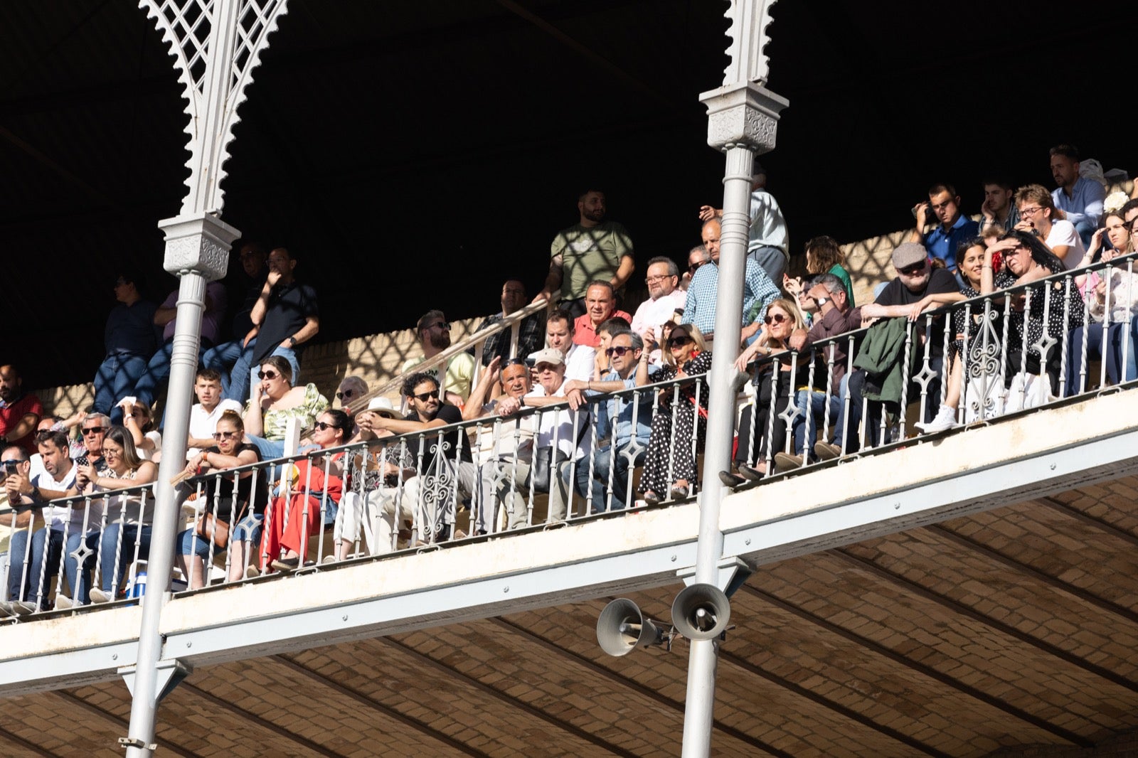 Encuéntrate en la plaza de toros de Granada en la tarde del viernes