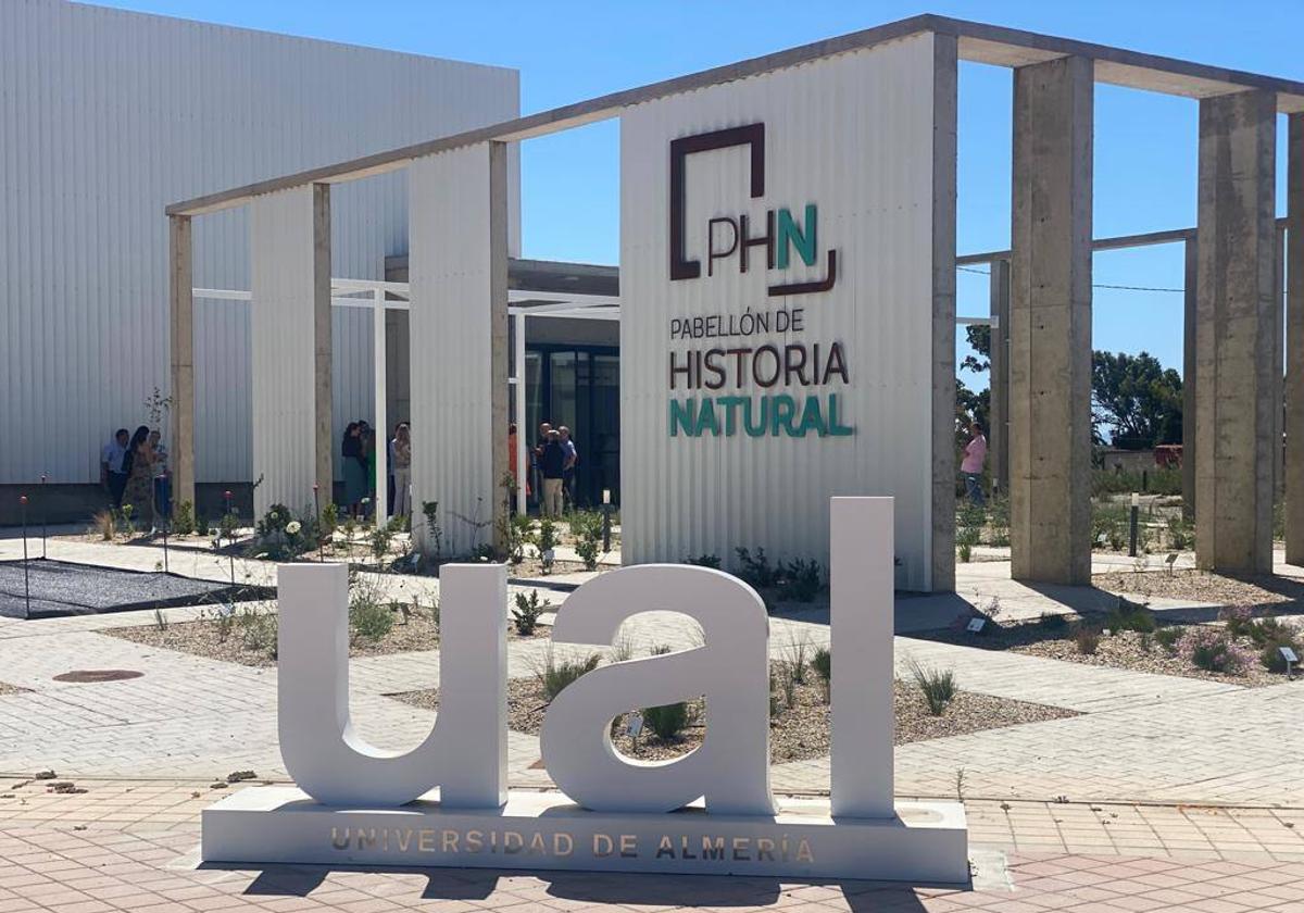 Exterior del Pabellón de Historia Natural inaugurado en el Campus de la UAL.