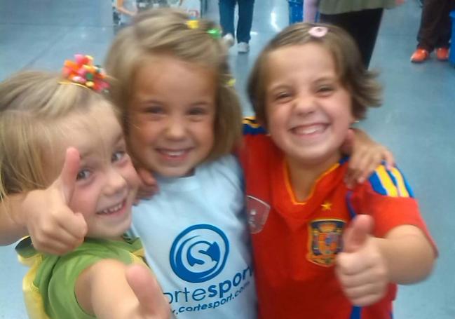 Las hermanas, en uno de sus primeros partidos de fútbol sala.