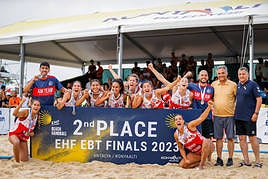 Las jugadoras almerienses celebraron su medalla en Turquía