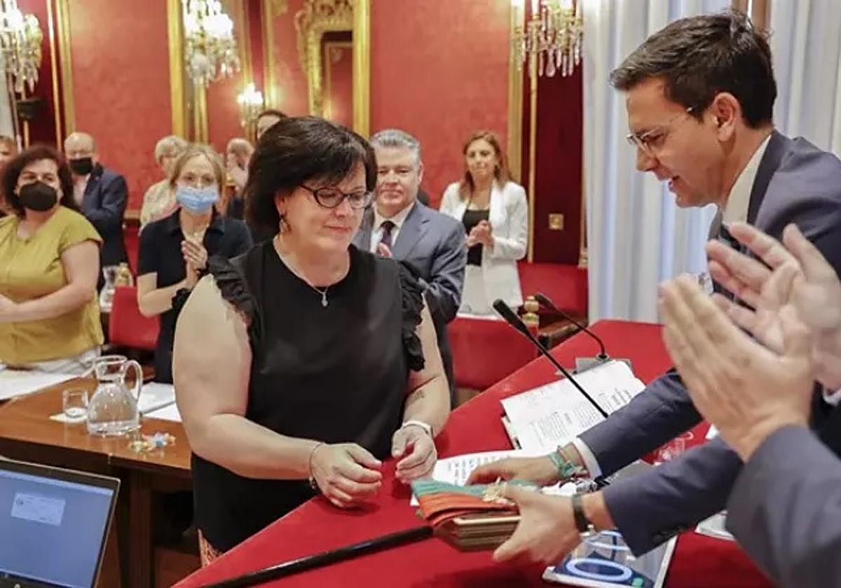 Sandra Rodríguez Salas toma posesión como concejal en el Ayuntamiento de Granada, en julio del año pasado.