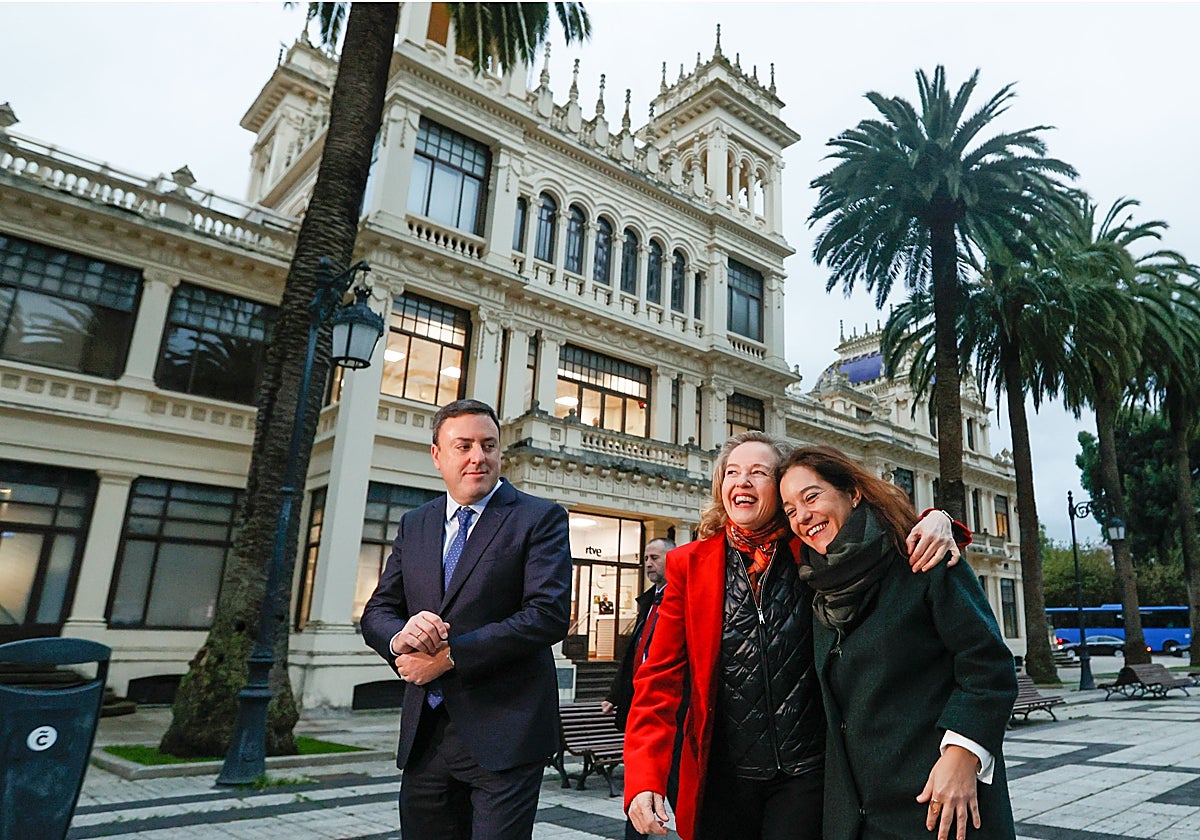 Nadia Calviño, Inés Rey y Valentín González conversan sobre la AESIA en diciembre.